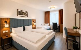 Lillys Hotel München
